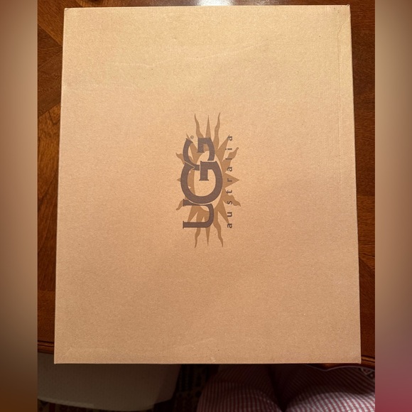 UGG Classic Cardy boot size 9. Color Grey - Picture 4 of 5